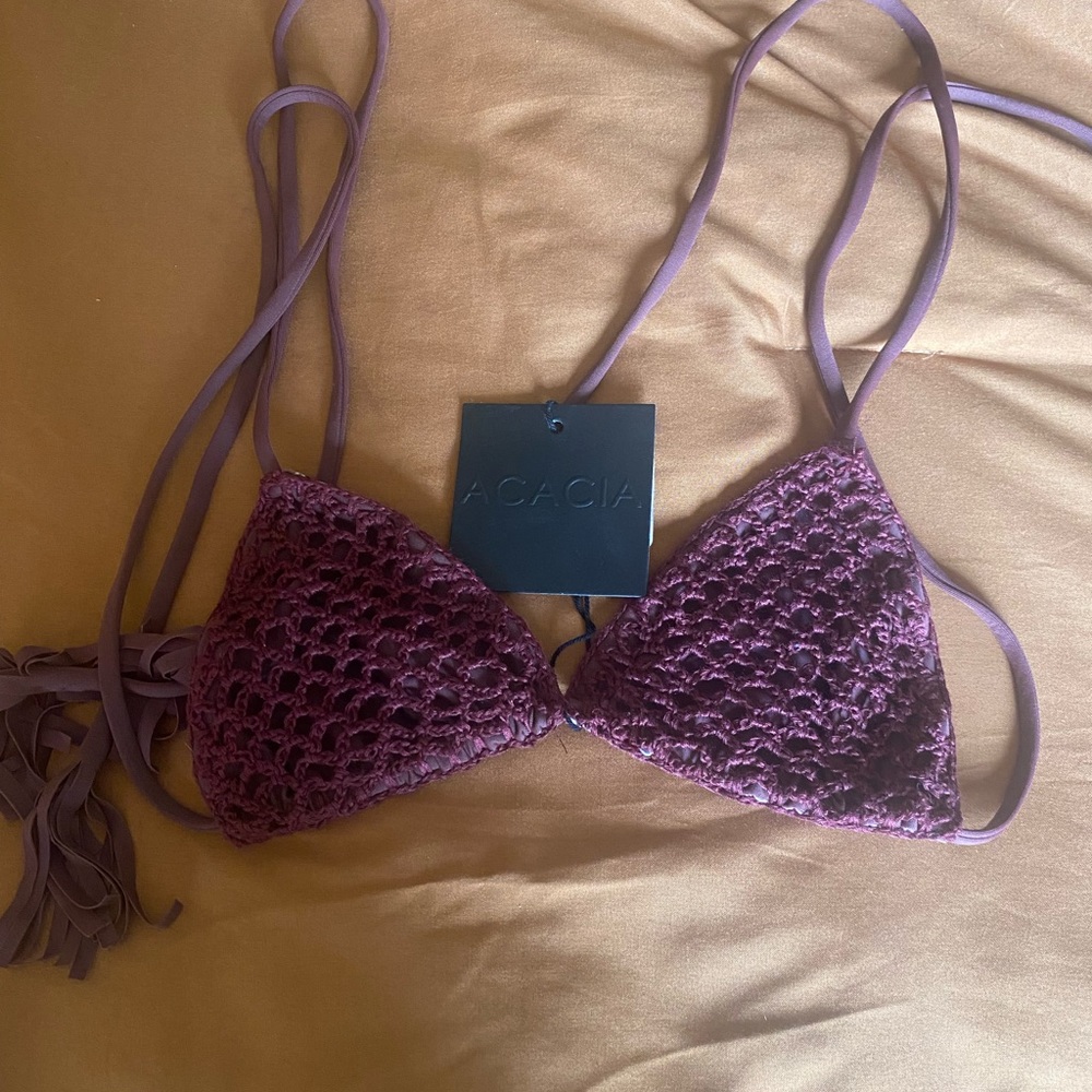 NWT humuhumu crochet top ACACIA